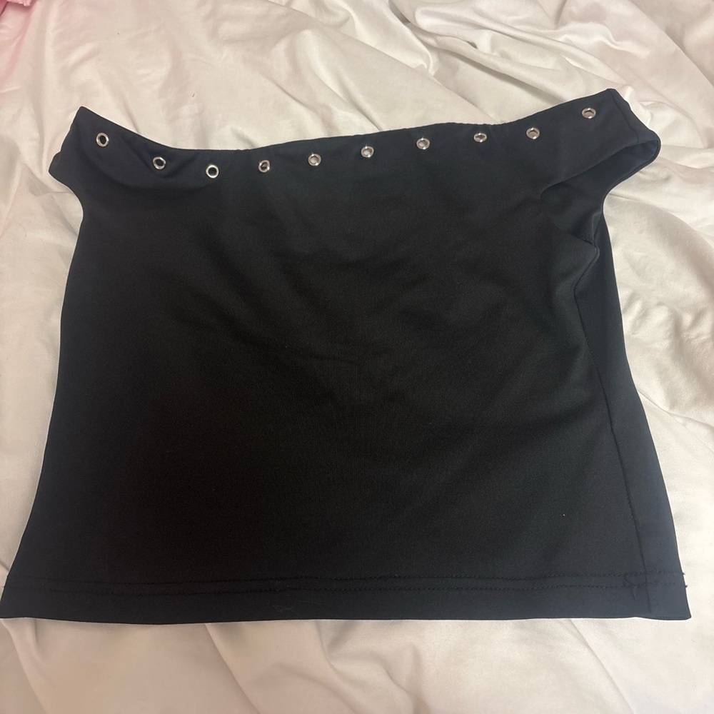 Off the shoulder Edikted going out top